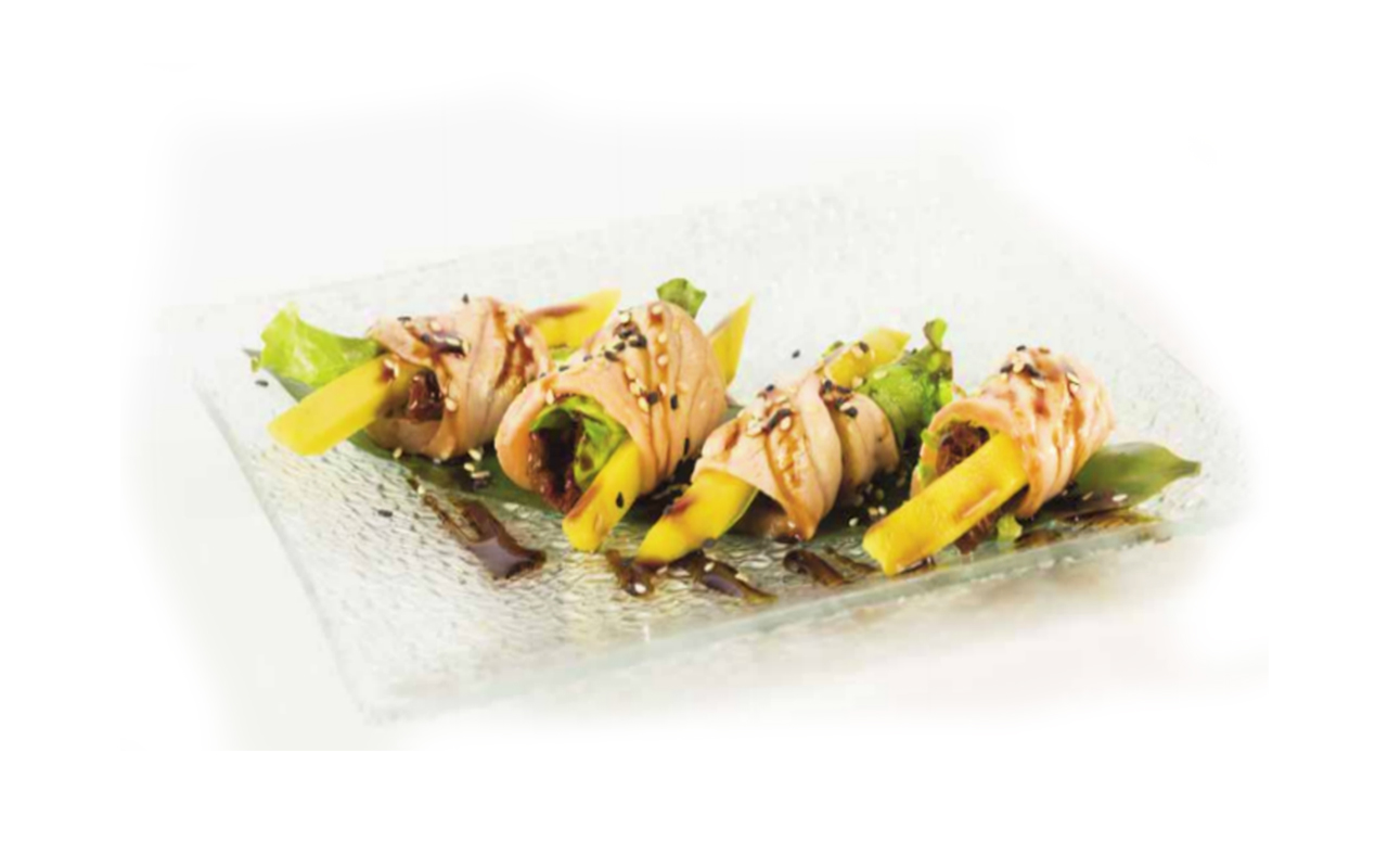 Salmone roll - S05 - roll di salmone scottato, con mango, salsa teriyaki e semi di sesamo